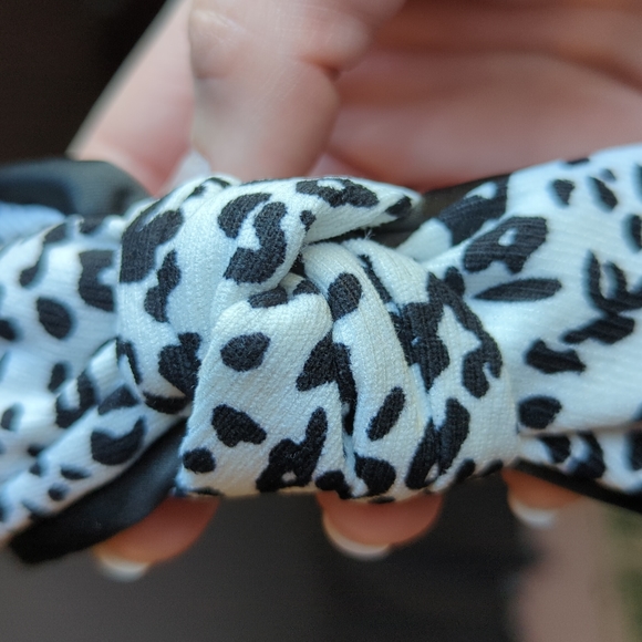 LAST ONE! Darling Black and White Leopard Print Headband w/Adorable Top Knot - Picture 4 of 8